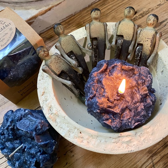 COPY - Brand New Handcrafted Blueberry Cobbler 5 oz. Floating Muffin Candle - Picture 1 of 7